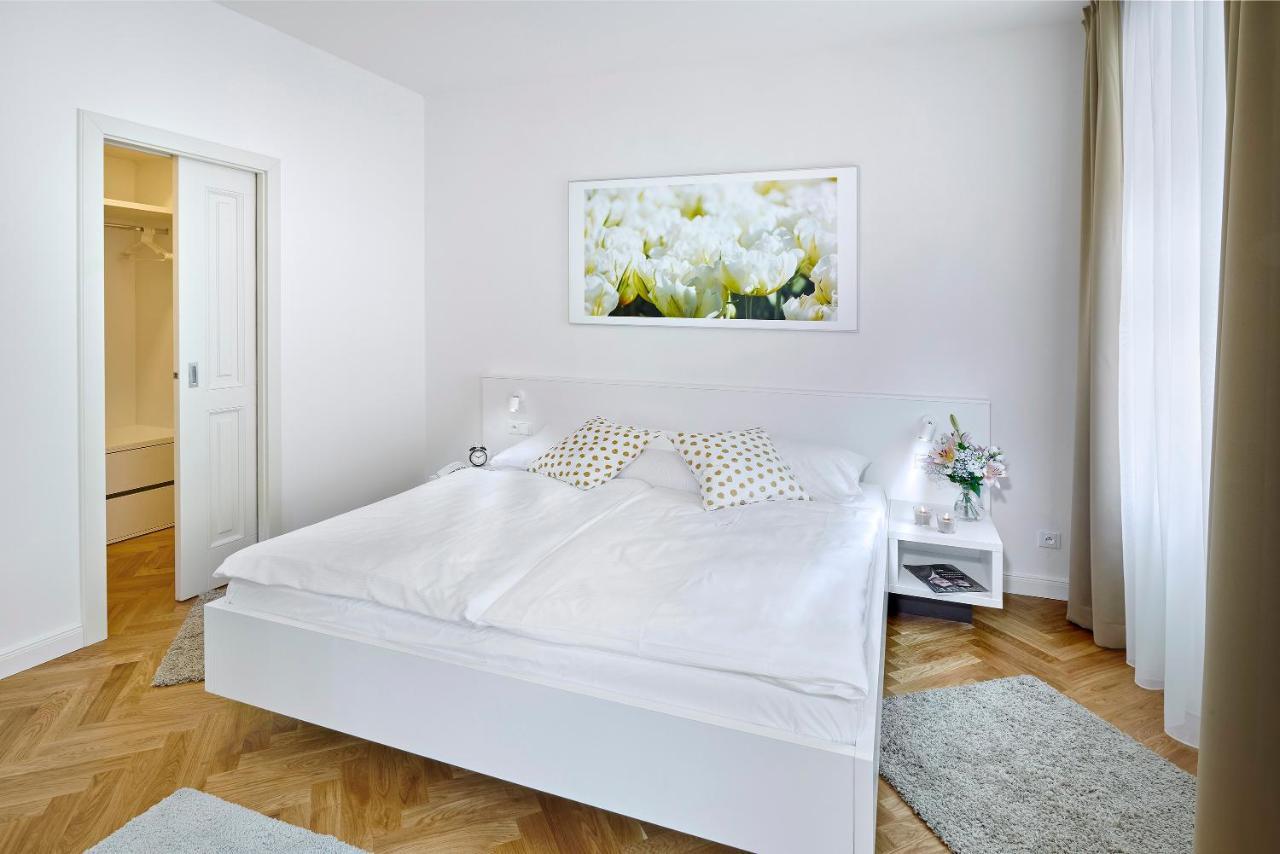 Downtown Suites Mala Strana 布拉格 外观 照片